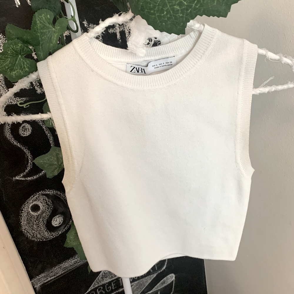 Zara cropped tank sweater. Size S. Good condition.